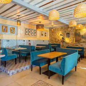  Hotel Logis Beausejour