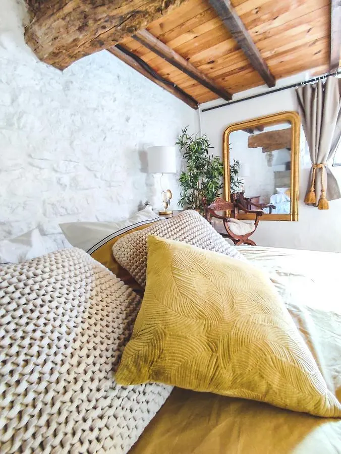 مبيت وإفطار أبْتْ Domaine De La Santonne فرنسا